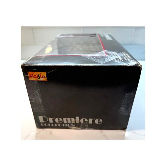 Maisto Yellow Thunderbird Show Car, Premiere Collection, 1:18 Scale - Picture 10 of 10